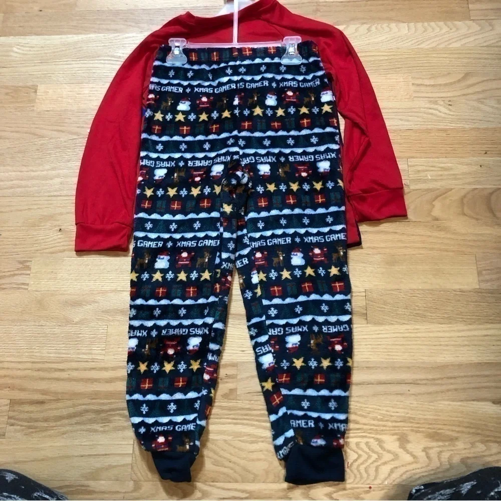 Gamer Christmas Pajamas NEW Sz 8 Blue Red Santa Claus Reindeer Video Games